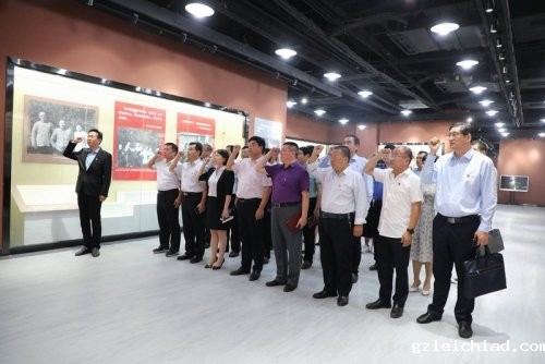 伟德betvlctor官网入口党政班子成员参观“信仰的力量—中国共产党人的家国情怀”展览