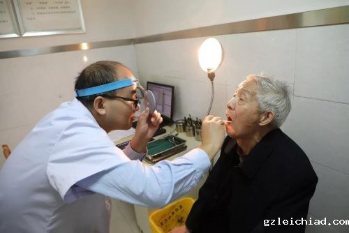 用心关爱老干部 健康体检显真情