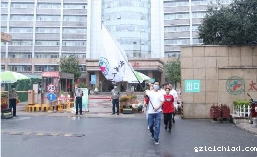 伟德betvlctor官网入口开展庆“八一建军节”退役军人徒步行活动