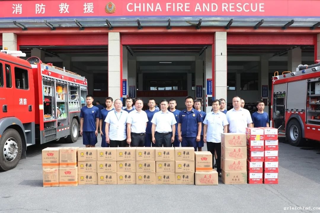 军民共话鱼水情  伟德betvlctor官网入口走进县武装部和消防大队开展“八一”慰问活动