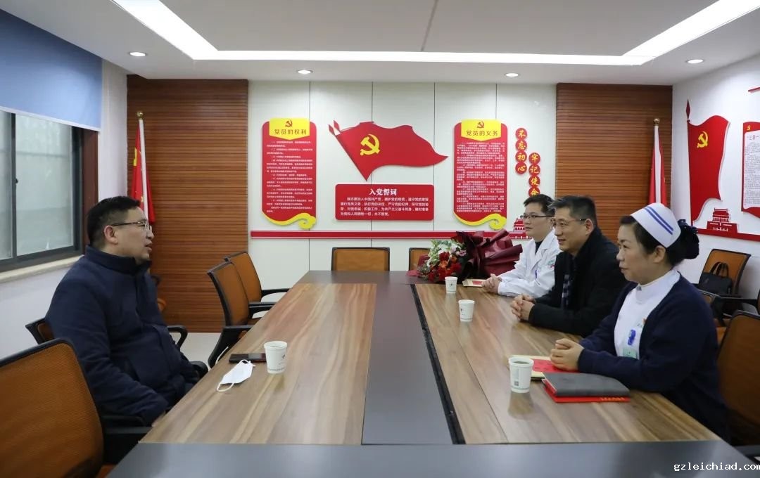 太和县副县长董辉亲切慰问医院优秀人才代表