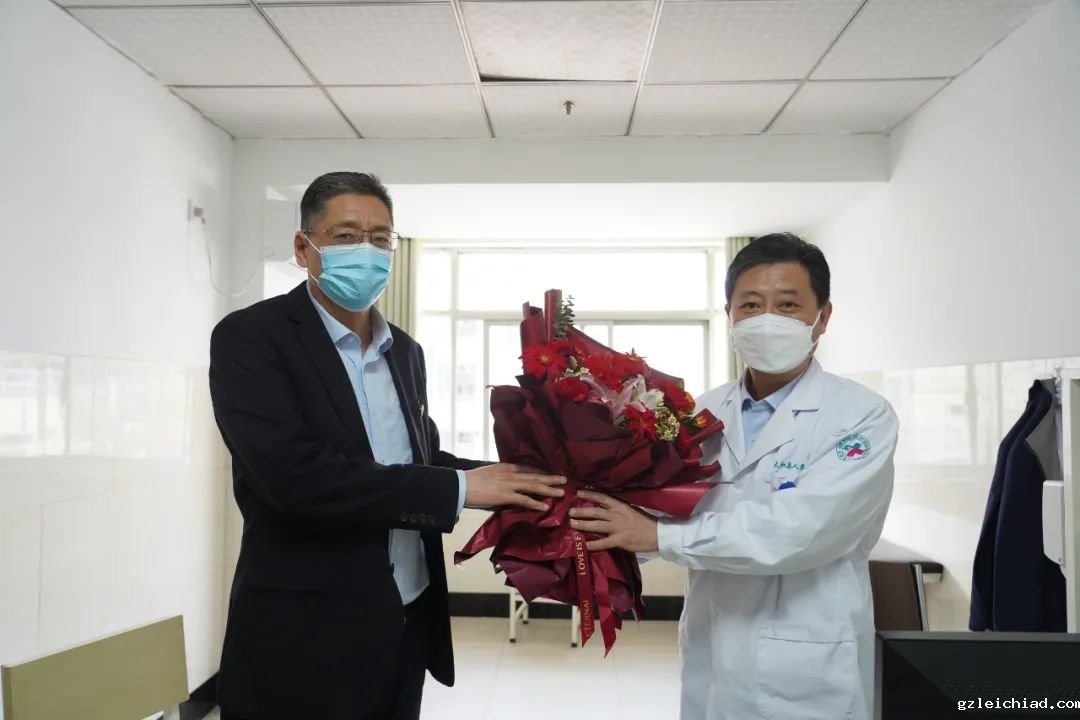 庆五一 敬劳模丨伟德betvlctor官网入口暖心慰问劳动模范