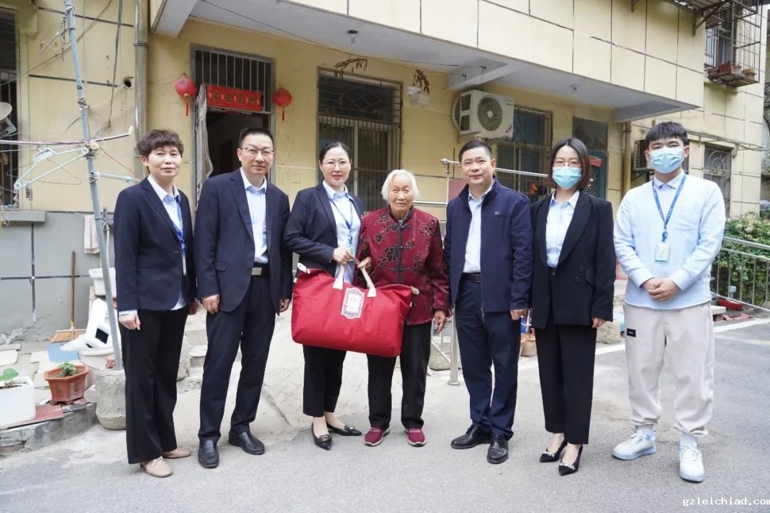 “5.12”护士节（四）丨伟德betvlctor官网入口为离退休护理老同志送温暖